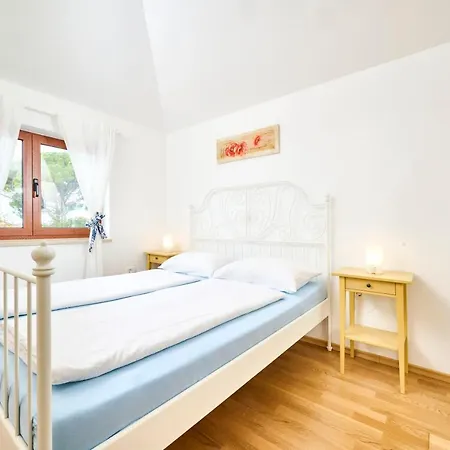 Elia דירה סבודרייה