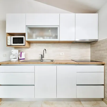 Elia Apartment